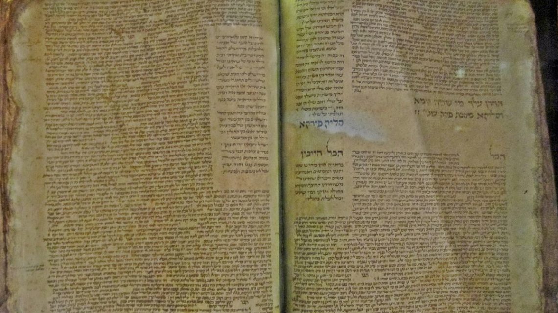Spalenie Talmudu / na zdjęciu Talmud Babiloński