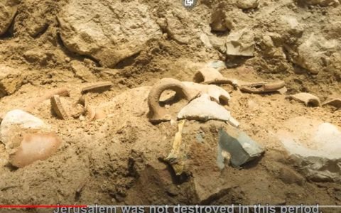 artykuł: Trzęsienie ziemi w Biblii. Przełomowe odkrycie archeologów / źródło zdjęcia: screen YouTube/ Israel Antiquities Authority Official Channel